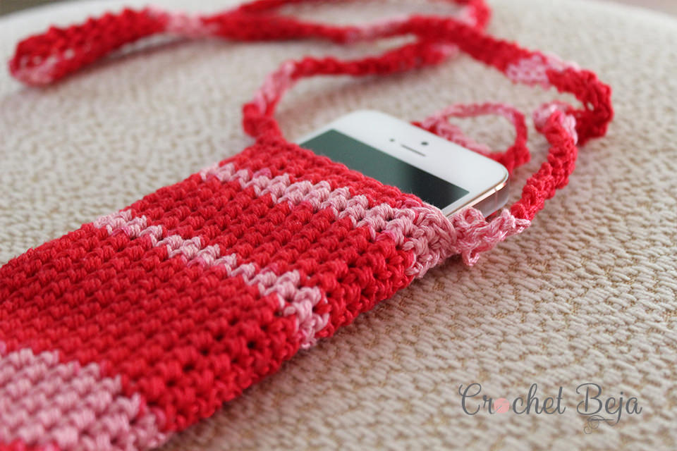 Phone Case Crochet Preview 1 - Learn making this fancy crochet phone case, that I made using a simple and beautiful stitch. The crochet pattern and a video tutorial will help you of them.