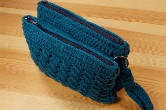 Make A Cute Makeup Crochet Handbag Easily