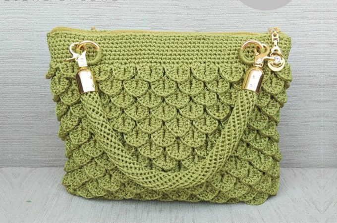 Crocodile Crochet Bag FImage - This video tutorial covers how to crochet a crocodile stitch bag. You will learn how to make this charming detail and join today’s trends in bag fashion.