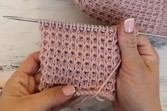 Easy Knitting Stitch Featured Image - Learn how to work this easy knitting stitch by watching this free video tutorial! Keep reading for tips on how to make this pretty knitting stitch.