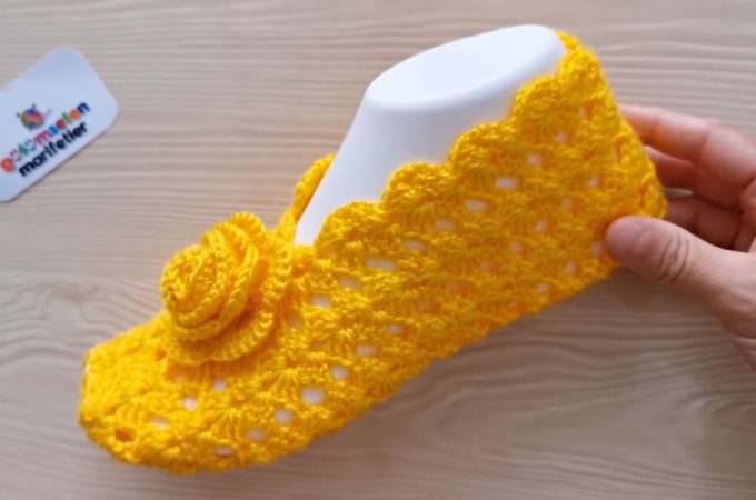 Flower Slippers Featured Image - Not only do these easy crochet slippers can prevent cold feet, but the beautiful rose attached also helps maintain a fashionable look!