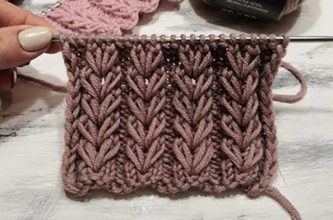 Easy Knitting Stitch Featured Image - This video tutorial will teach you how to make an easy knitted stitch.This beautiful knit stitch will come in handy if you prefer your knit work to look puffy or be warm for a specific project.