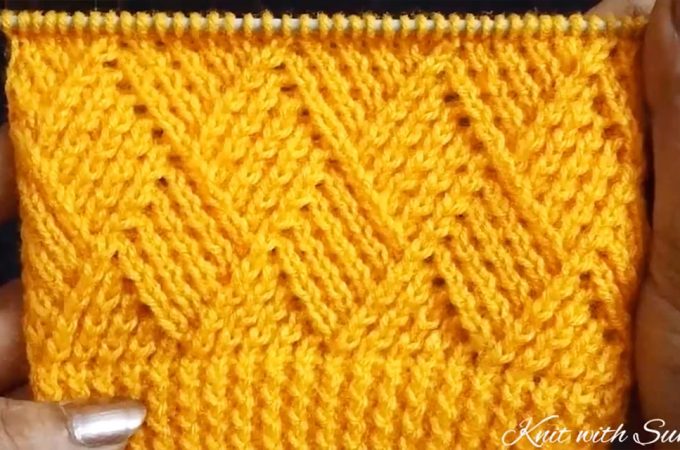 Knit Barfi Stitch Featured Image - This knit Barfi stitch pattern is both a beautiful rhombus stitch that makes a lovely square! There are unlimited knitting projects that you can make with this stitch.