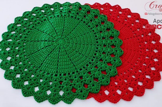 Crochet Sousplat Doily Featured Image - Learn how to make the beautiful crochet sousplat doily for holidays and celebrations. This gorgeous dolly looks very elegant in your household.