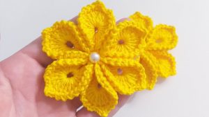 Simple Crochet Flower Featured Image - These simple crochet flowers are creative and decorative for so many crochet projects. These flowers make the perfect embellishment for accessories!