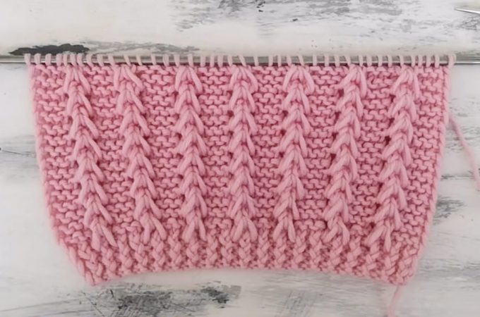 Knitting V Stitch Featured Image - Learn how to work this lovely knitting V stitch for a sweater or cardigan by watching this tutorial! Keep reading for tips on how to make this beautiful knitting stitch.