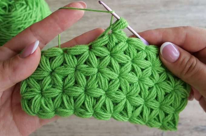 Crochet Star Pattern Featured Image - This gorgeous crochet star stitch is creative and decorative for so many crochet projects. This is an enjoyable beginner stitch and it makes the perfect embellishment for accessories!