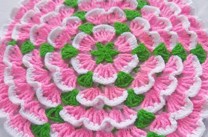 Crochet Sousplat Doily Featured Image - Learn how to make the beautiful crochet sousplat doily for year round holidays and celebrations. This gorgeous stitch is very simple to make and looks very elegant in your household. Keep reading for a materials list and decorative ideas.