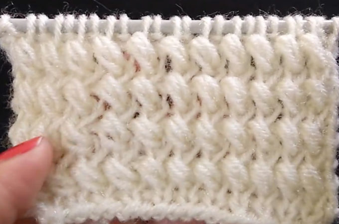 Knitted Puffed Stitch Featured Image - This free video tutorial will walk you through the beautiful knitted puffed stitch and how to use it for a blanket! This knitting puff stitch has a very interesting knitted texture.
