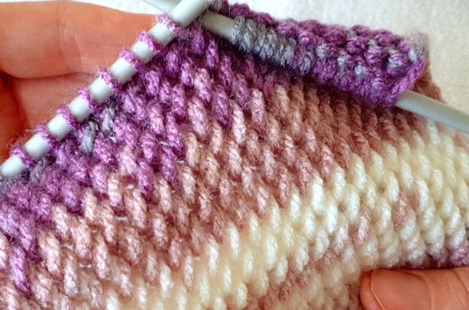 Easy Knitting Pattern Featured Image - Learn how to work this easy knitting pattern by watching this free video tutorial! Keep reading for tips on how you can use this pattern to knit the all time favorite knitting projects.
