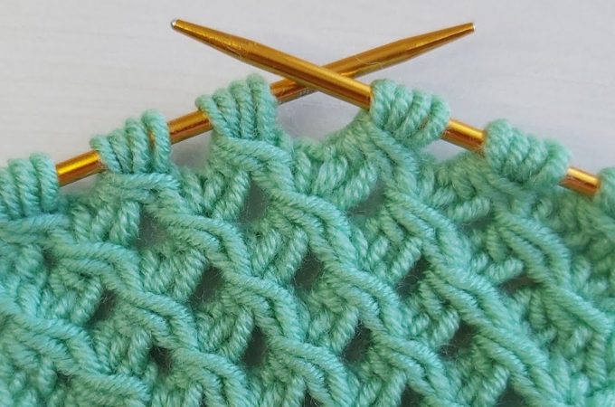 Knitting Net Stitch Featured Image - Learn the beautiful knitting net stitch by following this tutorial and pattern. Knitting net stitch is the most basic and easiest stitch in the knitting world.