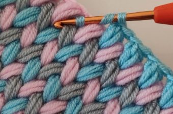 Crochet Zigzag Stitch Featured - Learn a very simple crochet zigzag stitch that will help you make any work easy and quick. The texture of the stitch is very rich and gives the fabric a very thick look.