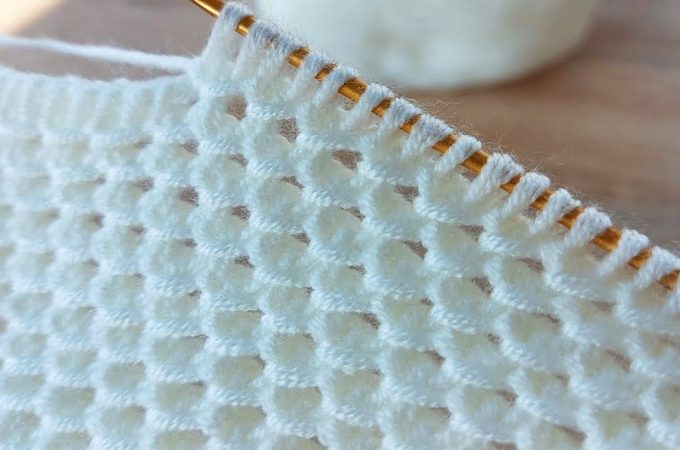 Tunisian Crochet Stitch Featured - Learn a new beautiful Tunisian crochet stitch. This is a great beginner stitch because it’s an easy repetitive pattern.