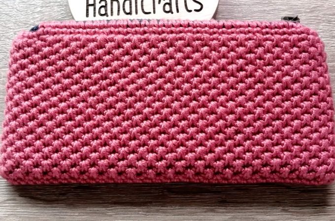 Crochet Purse With Zipper Featured - This crochet purse with zipper uses one of everyone's favorite stitches; single crochet stitch, it's very easy and simple & perfect for beginners.