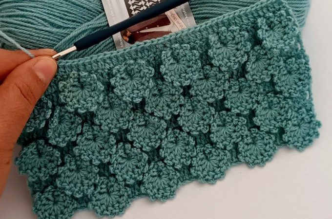 Crochet Relief Pattern Featured - If you are looking for a new 3D crochet relief pattern, it's the right place! Check the easy pattern and video tutorial below.