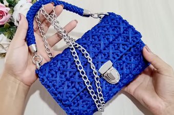 Modern Crochet Bag Featured - A mesmerizing creation is this modern crochet bag, a contemporary masterpiece that seamlessly blends modern aesthetics with the timeless charm of nautical inspiration.