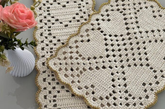 Crochet Easy Coaster Featured - Among the most delightful and practical projects you can make, a crochet easy coaster stands out. Small, functional, and incredibly charming, coasters are perfect for beginners who want to practice their stitches, as well as for seasoned crafters looking for a quick project.