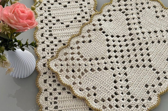 Crochet Easy Coaster Featured - Among the most delightful and practical projects you can make, a crochet easy coaster stands out. Small, functional, and incredibly charming, coasters are perfect for beginners who want to practice their stitches, as well as for seasoned crafters looking for a quick project.
