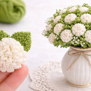 Crochet Tiny Flower Featured Image - Creating a crochet tiny flower is one of the most satisfying experiences for any crochet enthusiast. These miniature blossoms may be small in size, but they carry immense creative potential.